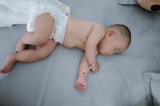 陕西宝宝老打喷嚏怎么办